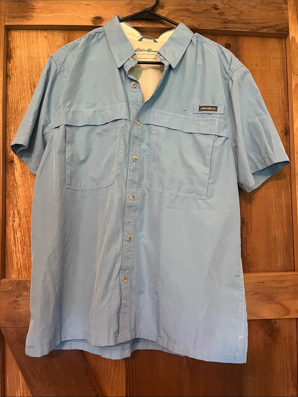 Eddie Bauer Casual Short Sleeve Button-Down Shirt in Light Blue